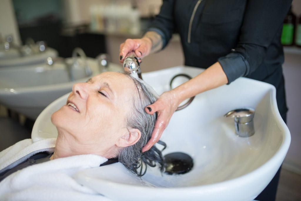 Installation d'un bac head spa sans raccordement dans un institut de beauté haut de gamme